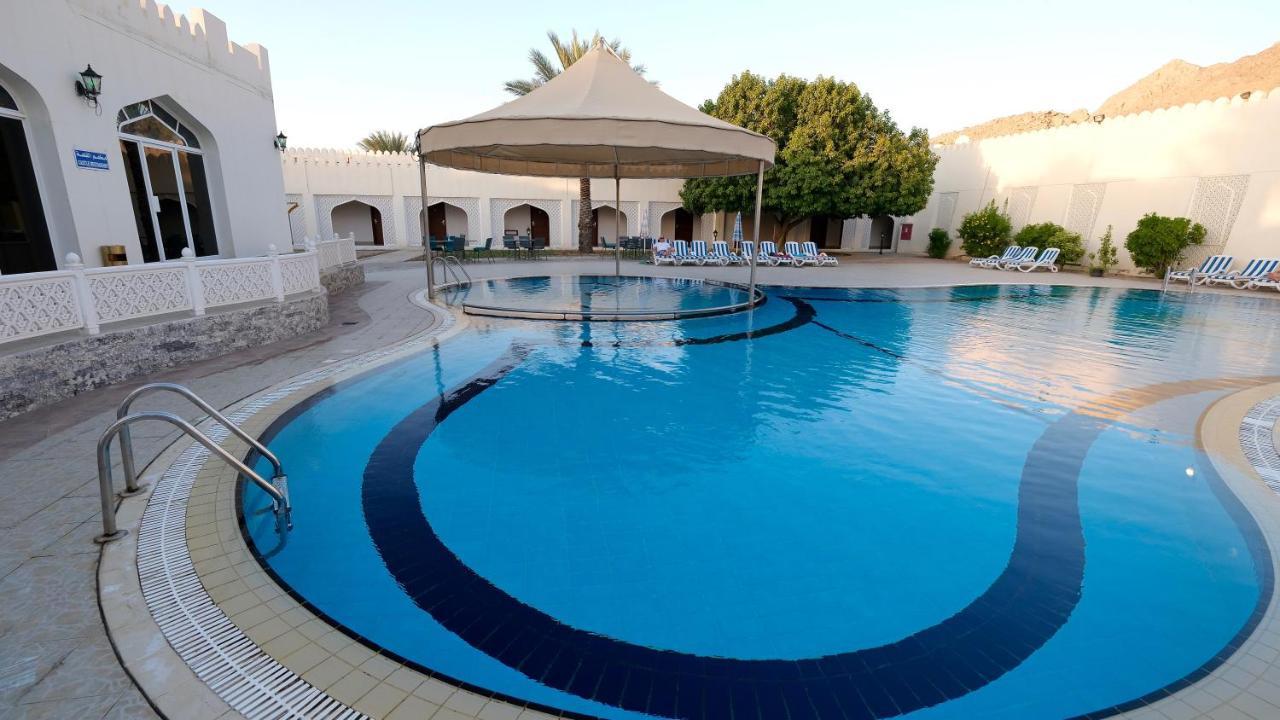 Falaj Daris Hotel Низва Екстериор снимка