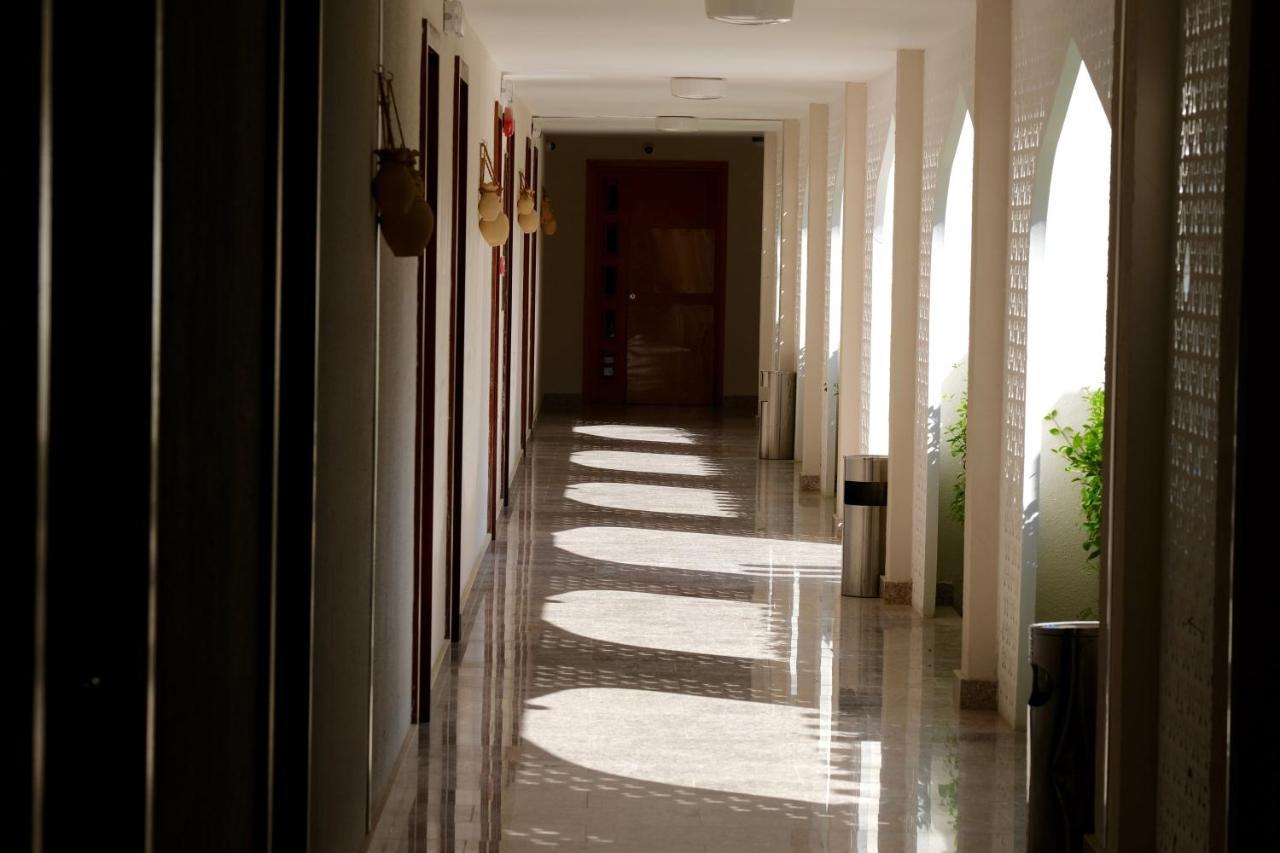 Falaj Daris Hotel Низва Екстериор снимка